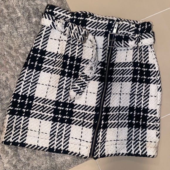 Plaid black and white checkered skirt 🖤💙🤍 - Picture 1 of 2